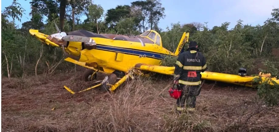 Avião cai em área de mata e piloto é hospitalizado em Mato Grosso